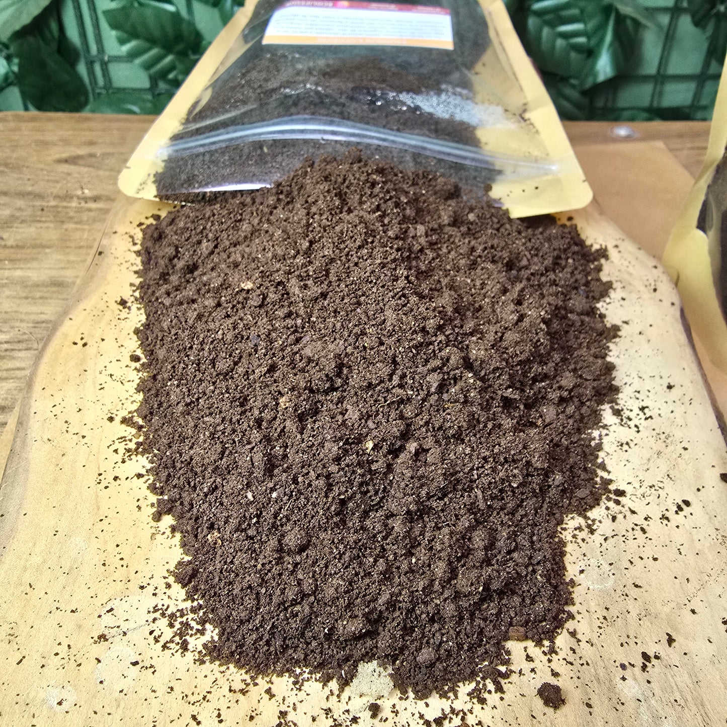 Humus de lombriz - Abono 100% natural para plantas y huertos 🪱